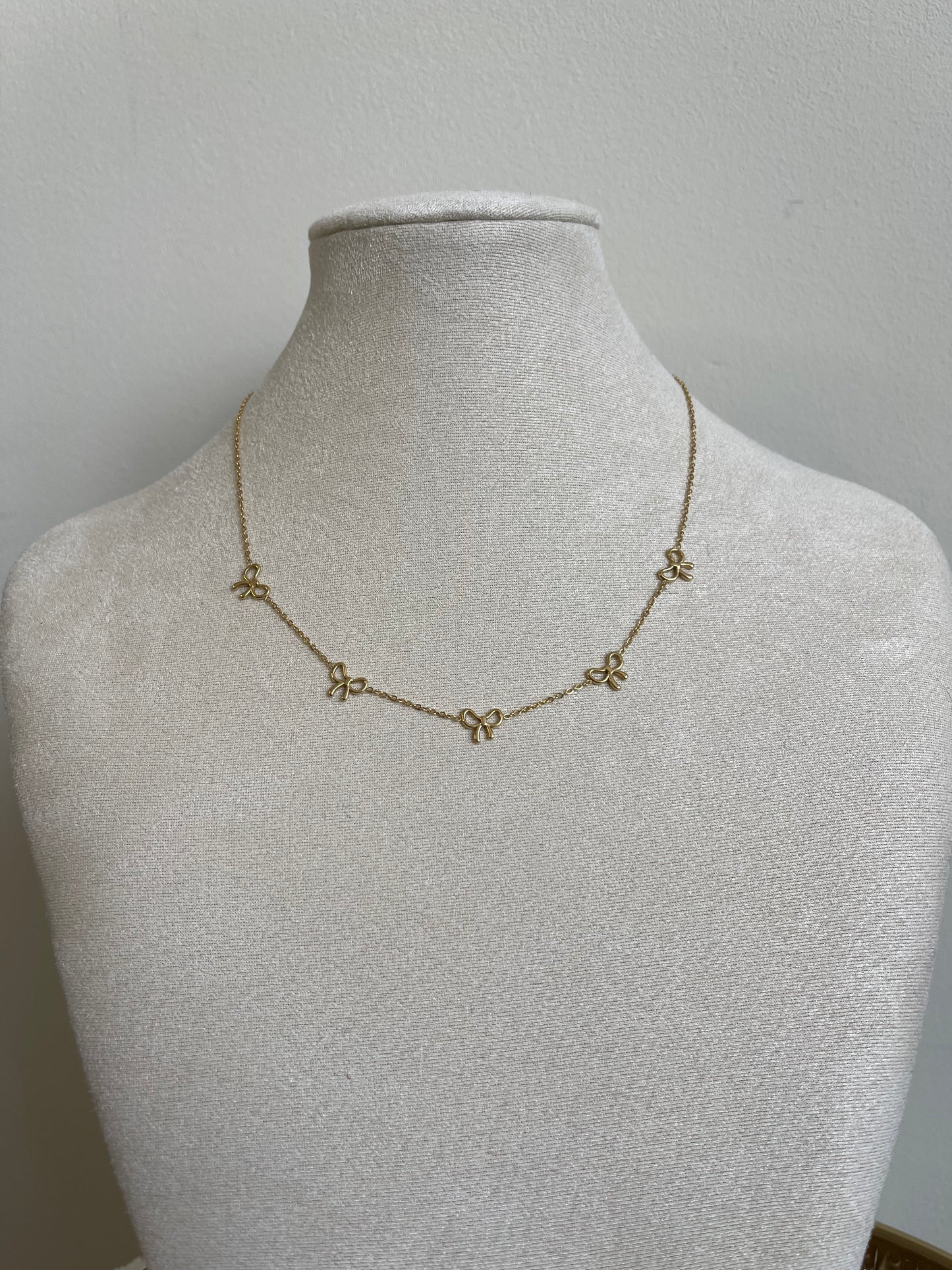 Lots of bows necklace